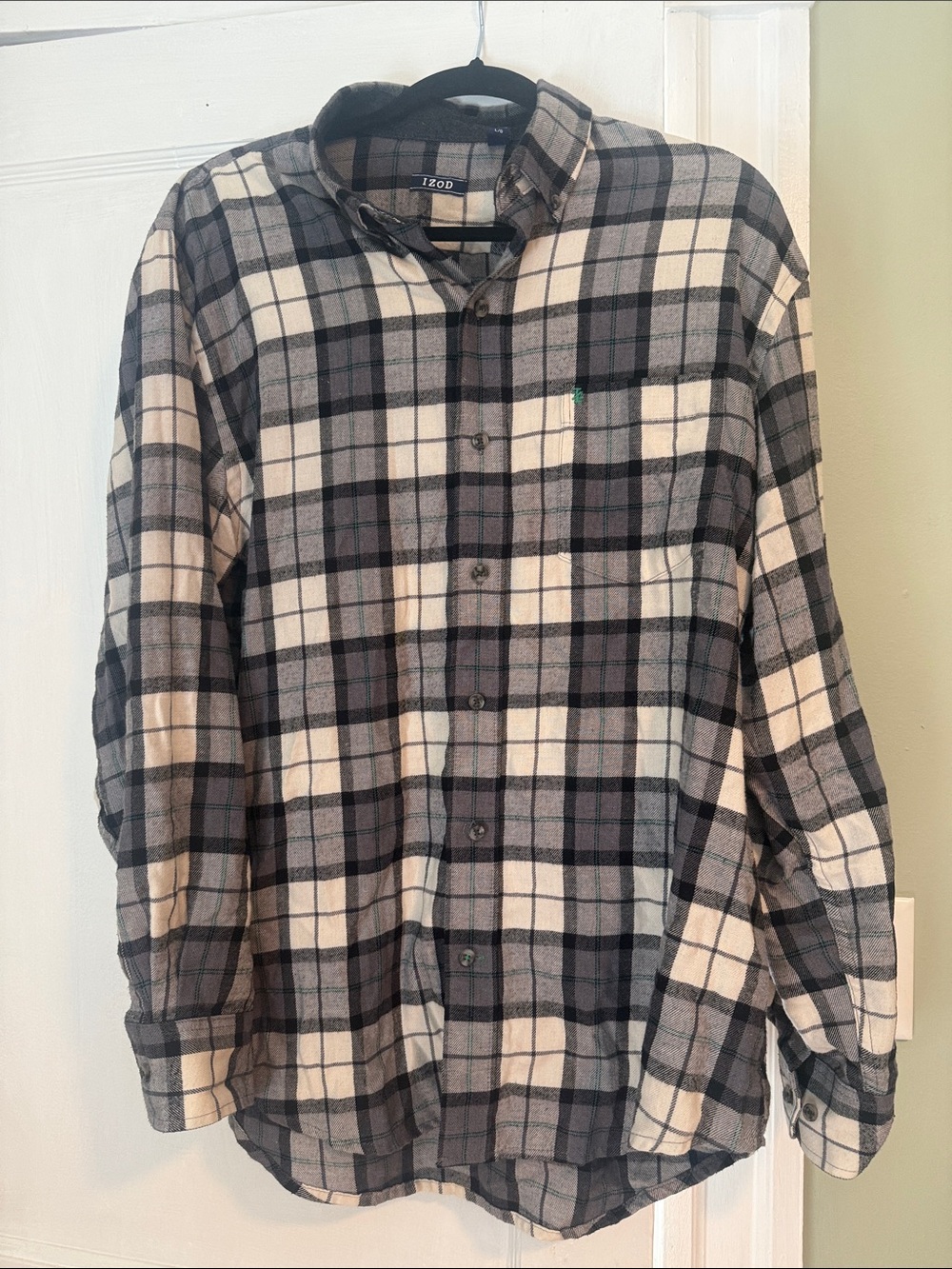 Izod Men's Black, White and Gray Plaid Button-Down Shirt